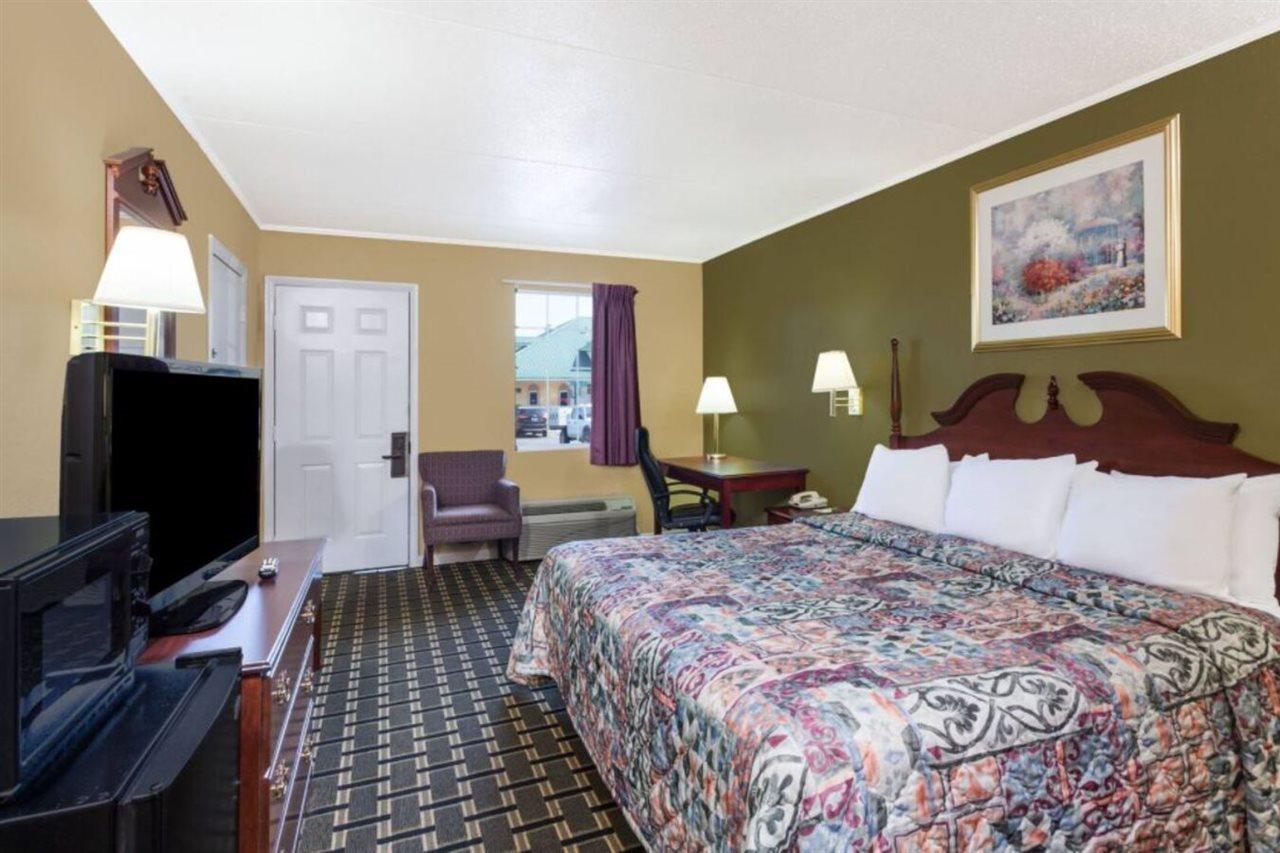 Days Inn By Wyndham Lenoir City Eksteriør billede