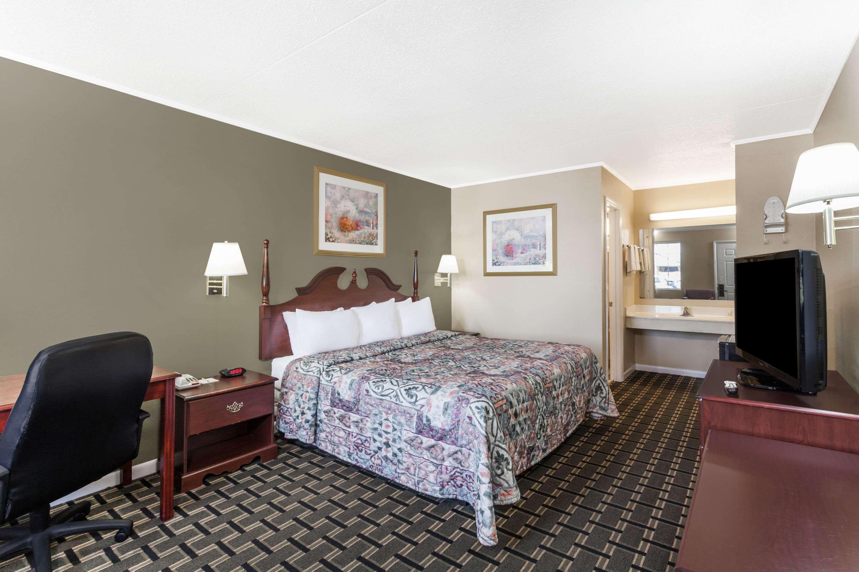 Days Inn By Wyndham Lenoir City Eksteriør billede