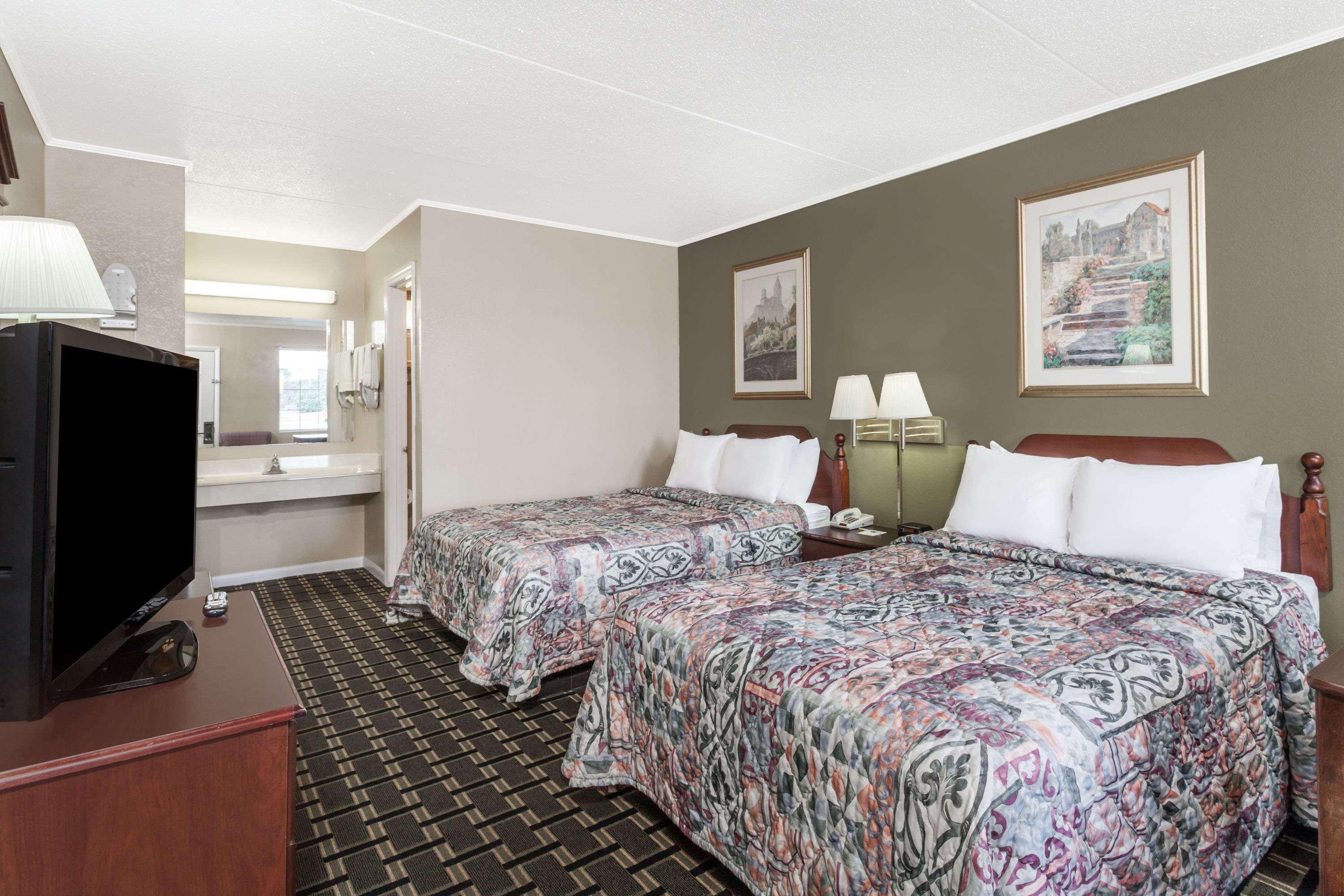 Days Inn By Wyndham Lenoir City Eksteriør billede