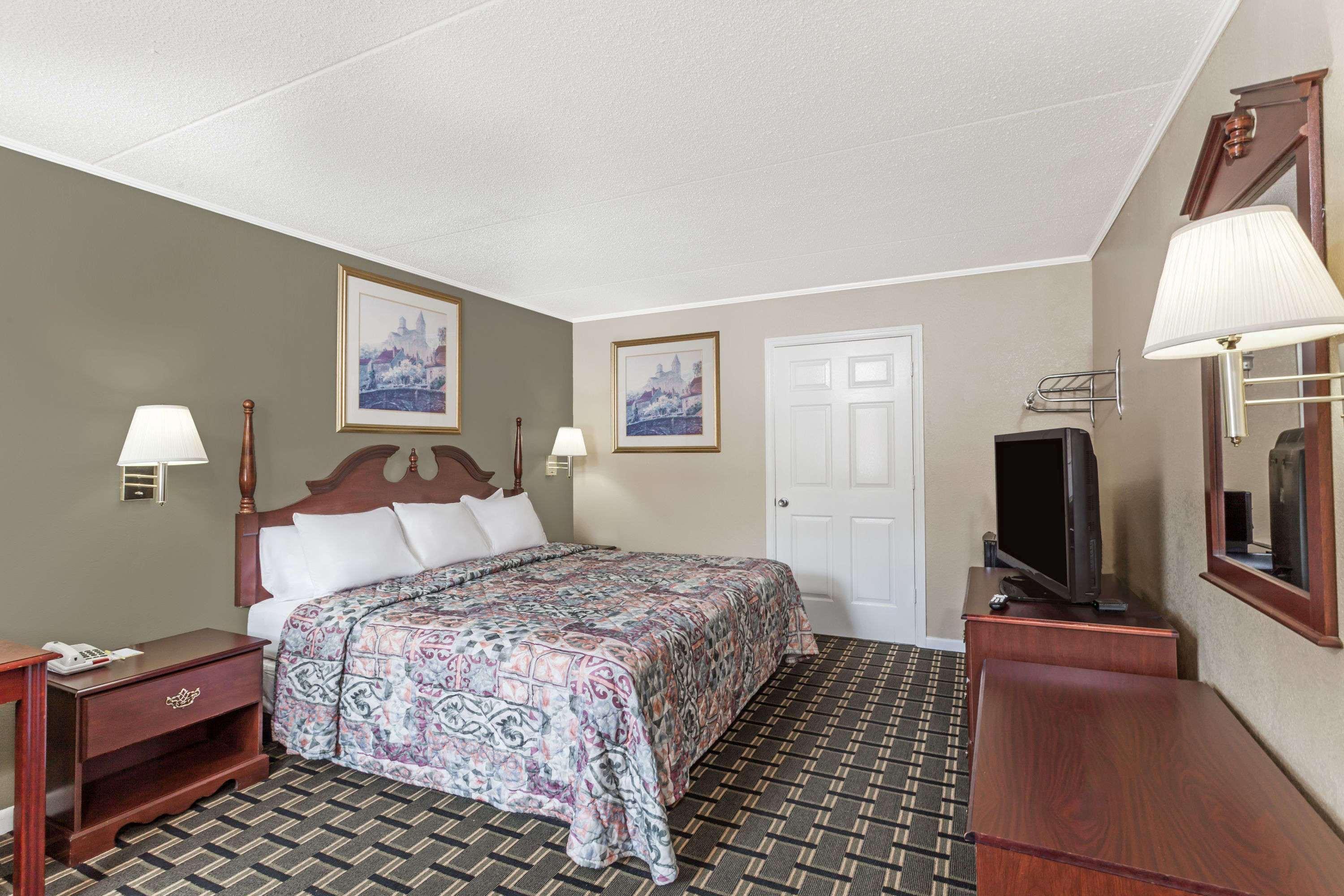 Days Inn By Wyndham Lenoir City Eksteriør billede