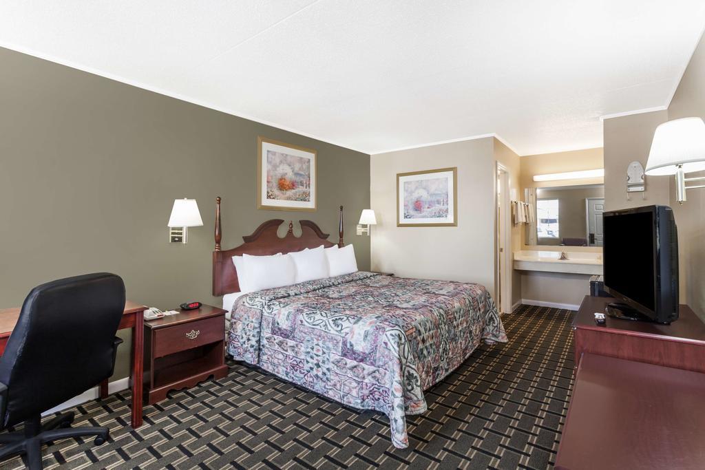 Days Inn By Wyndham Lenoir City Eksteriør billede