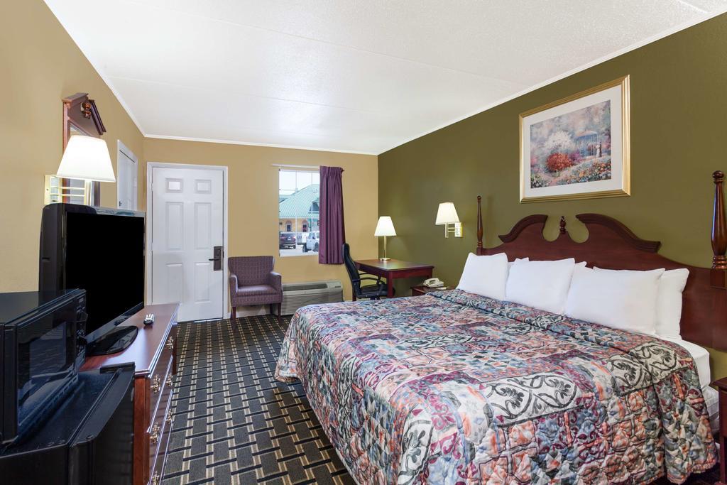 Days Inn By Wyndham Lenoir City Eksteriør billede